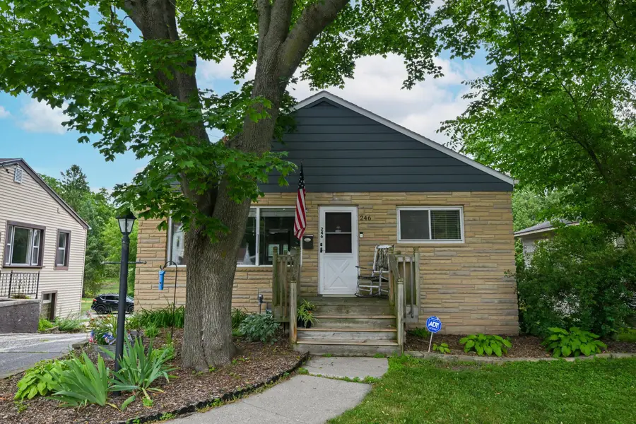 246 North Ave, Hartland, WI 53029 - #3