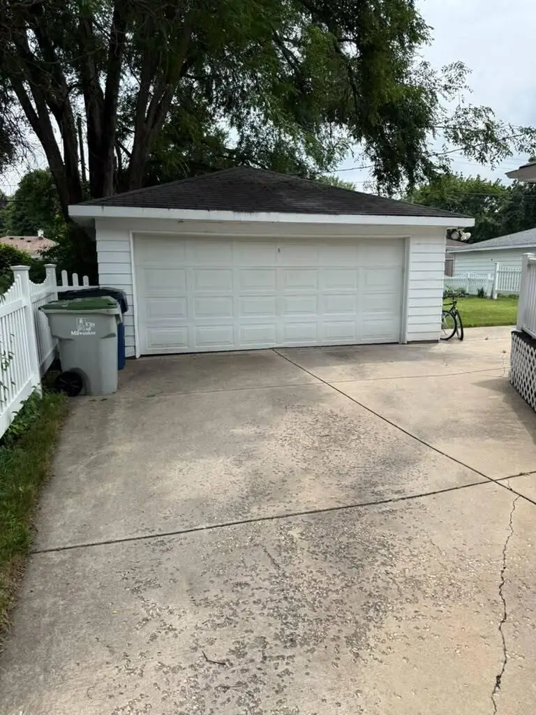6315 W Hustis St, Milwaukee, WI 53223 - #3