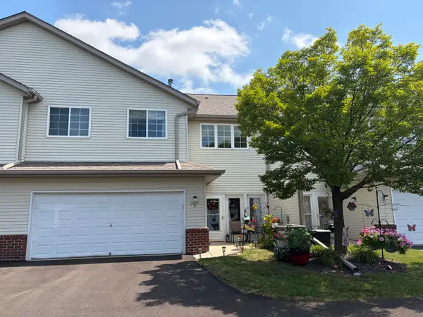 2412 Fox River Pkwy, Waukesha, WI 53189