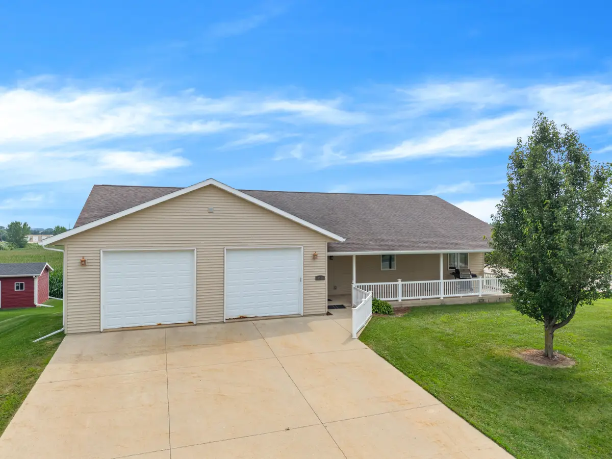900 Courtney Dr, Caledonia, MN 55921 - #1