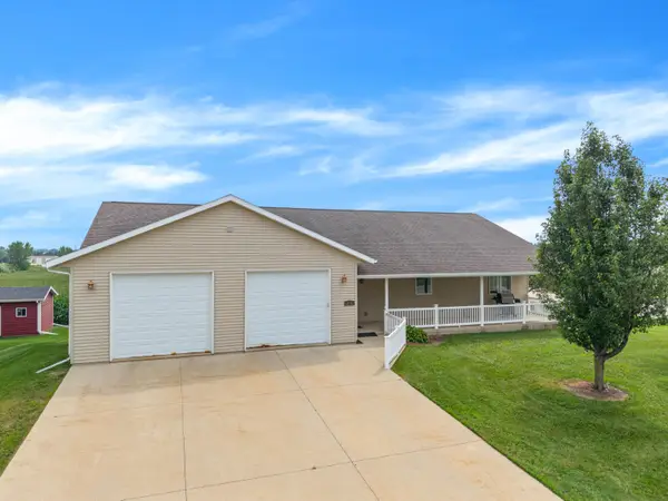 900 Courtney Dr, Caledonia, MN 55921