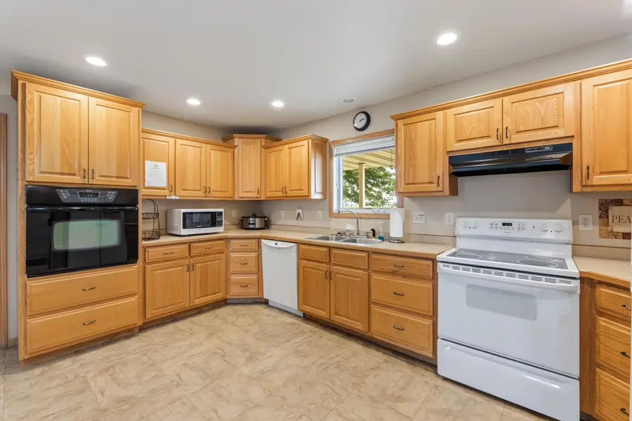 900 Courtney Dr, Caledonia, MN 55921 - #3