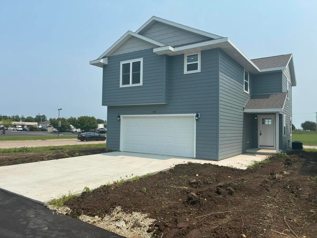 807 Arthur Dr, Milton, WI 53563 - #1