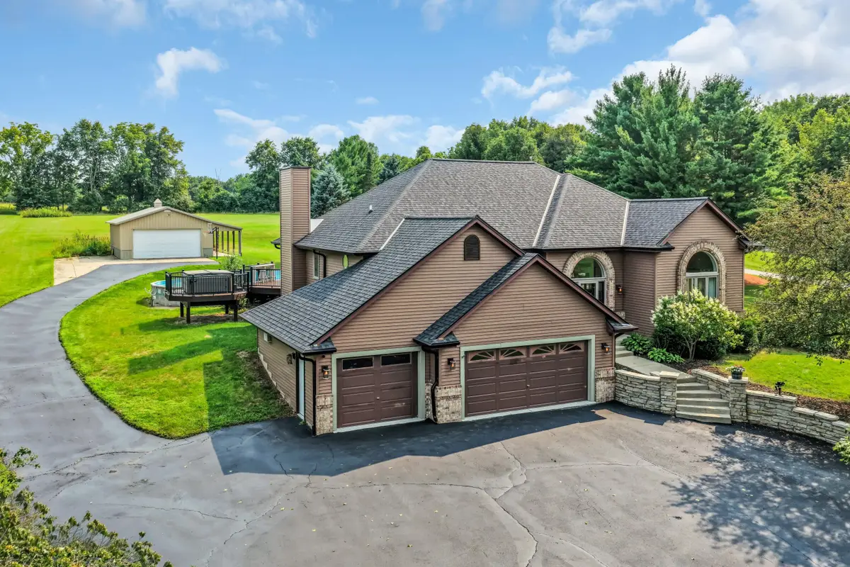 S83W24455 Artesian Ave, Vernon, WI 53149 - #1