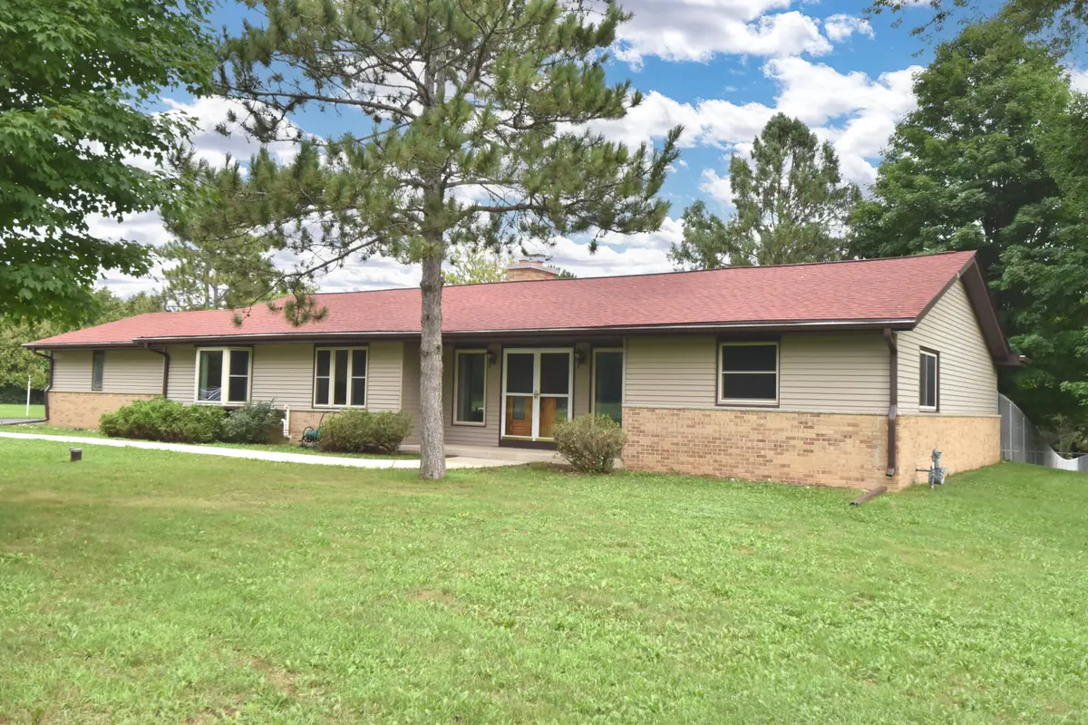 W326S3530 Mesa Trl, Dousman, WI 53118 - #1