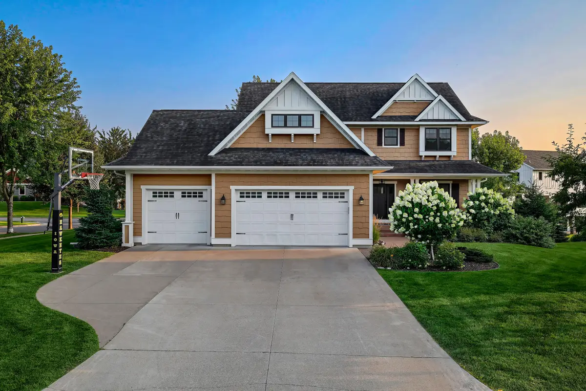 2380 Cobblestone Cv, Onalaska, WI 54650 - #1