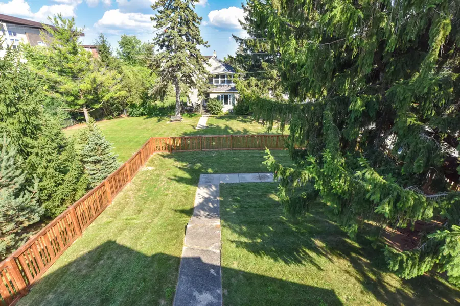 W161N9057 Hayes Ave, Menomonee Falls, WI 53051 - #2