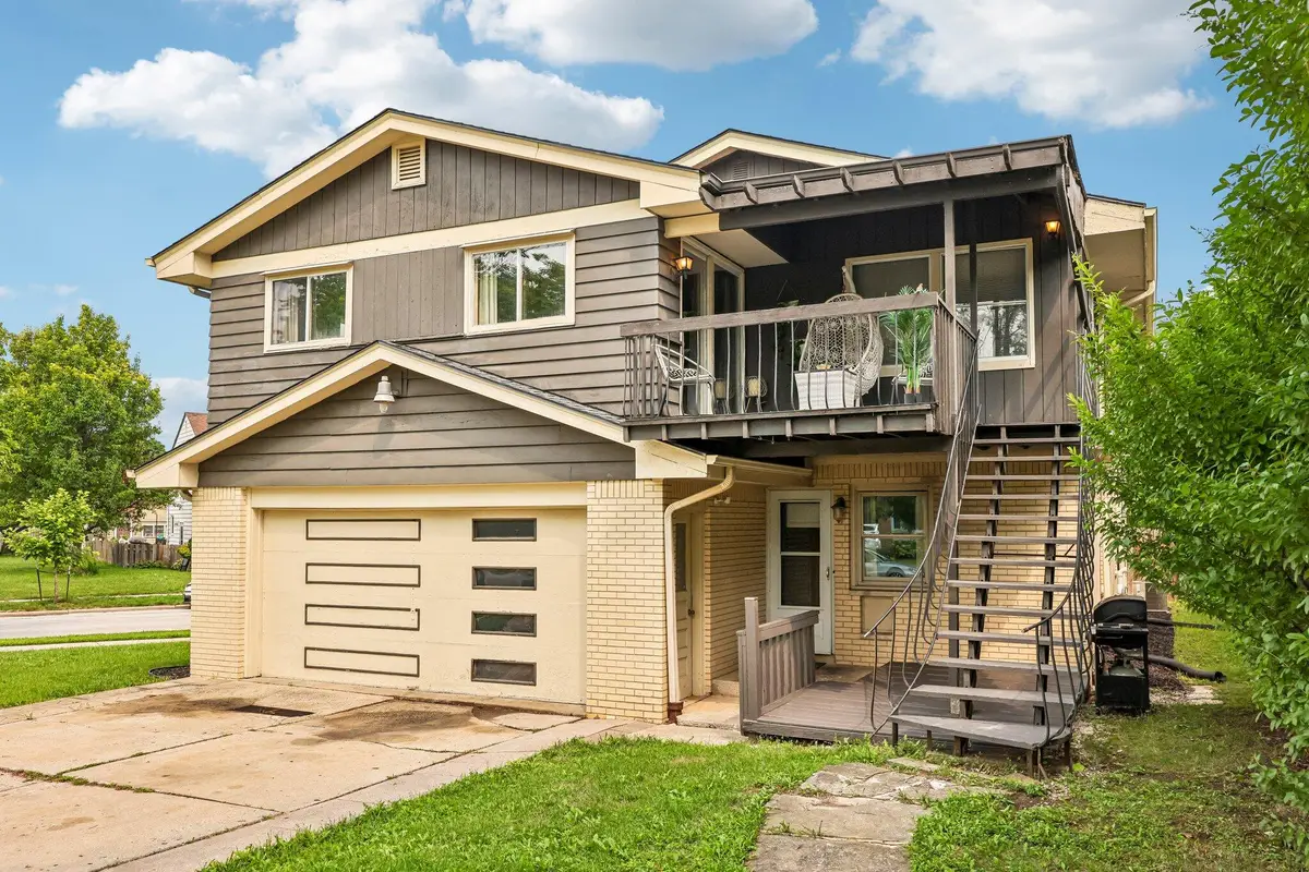 9625 W Metcalf Pl, Milwaukee, WI 53222 - #1