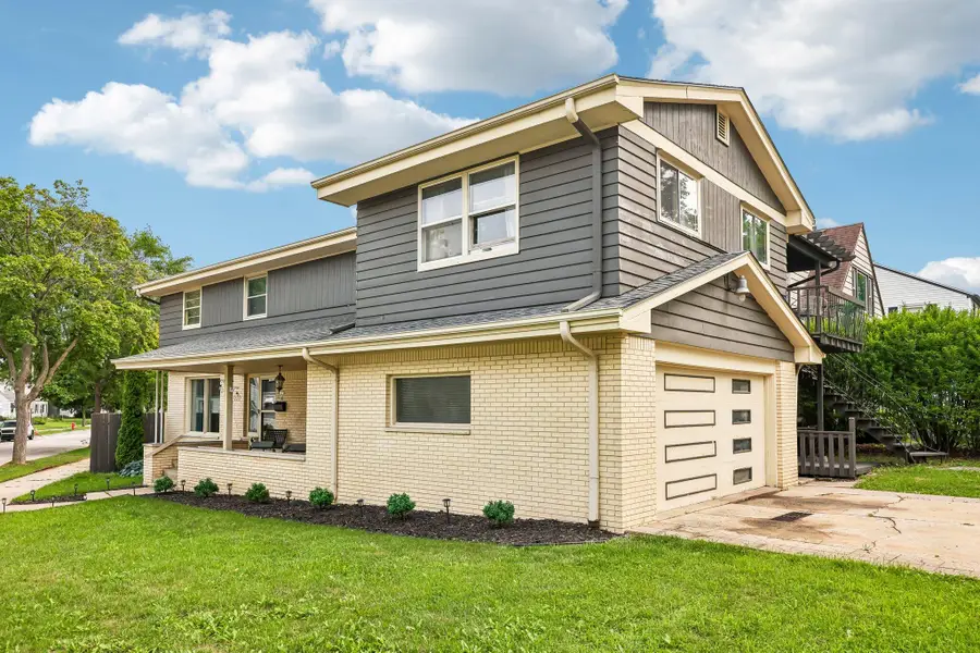 9625 W Metcalf Pl, Milwaukee, WI 53222 - #2
