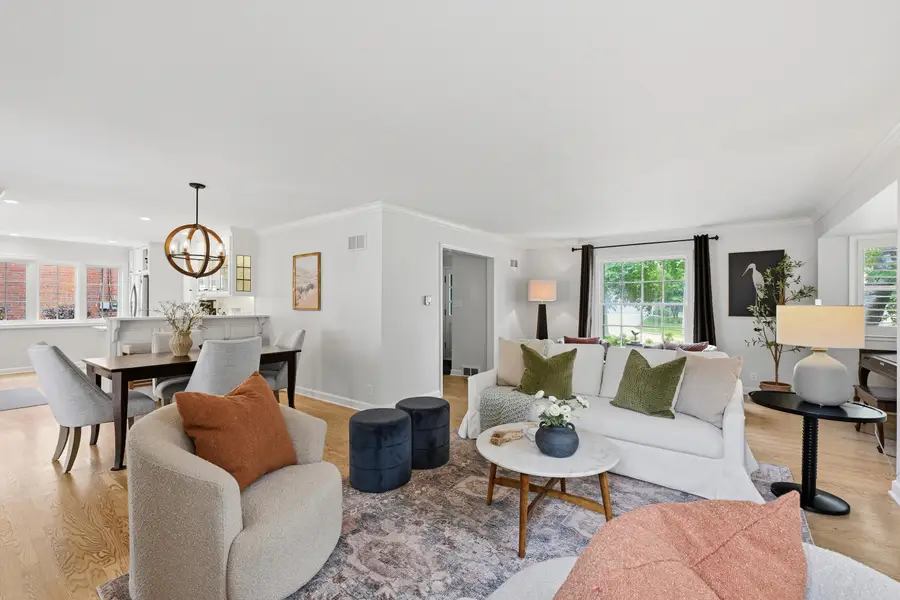 6209 N Berkeley Blvd, Whitefish Bay, WI 53217 - #2
