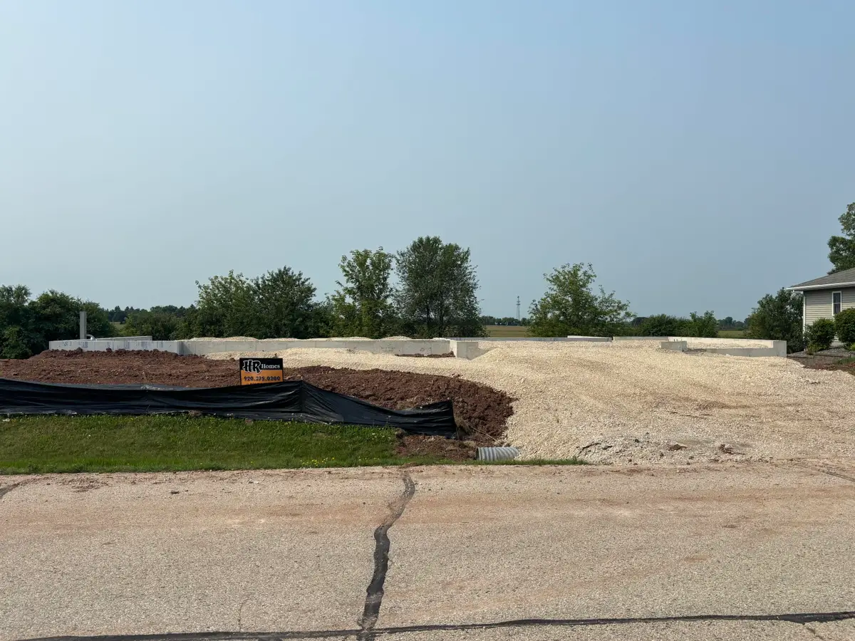 16 Trails End Ct, Fond Du Lac, WI 54937 - #1
