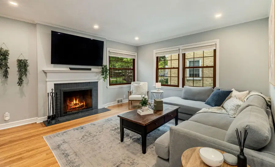 5516 N Kent Ave, Whitefish Bay, WI 53217 - #3