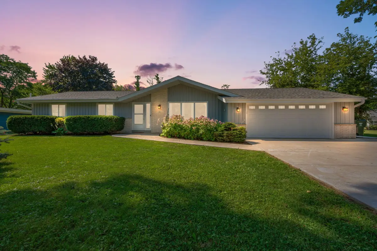 501 W Bayfield Ave, Glendale, WI 53217 - #1