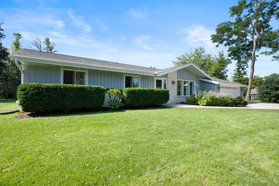 501 W Bayfield Ave, Glendale, WI 53217 - #3