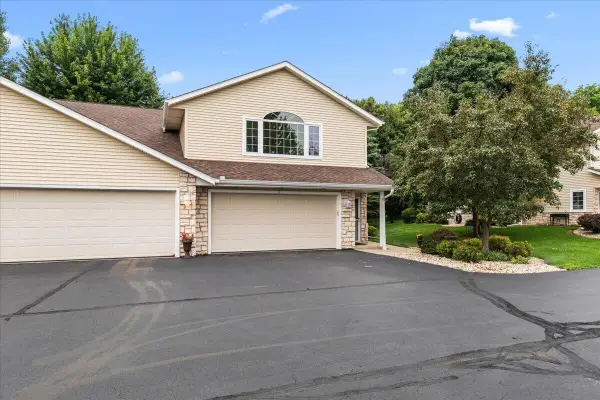 2465 Country Creek Cir, West Bend, WI 53095