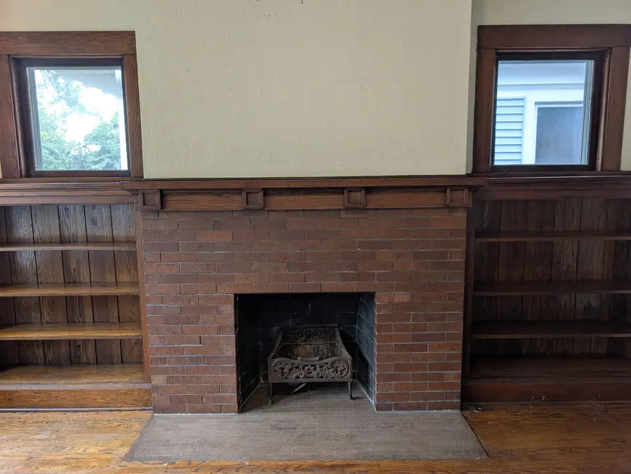 3223 N Marietta Ave, Milwaukee, WI 53211 - #3