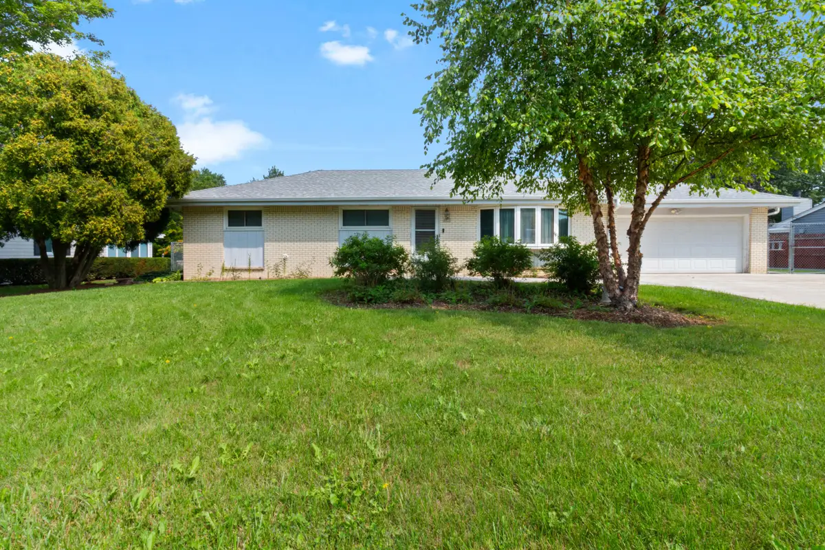 8826 S Patricia Blvd, Oak Creek, WI 53154 - #1