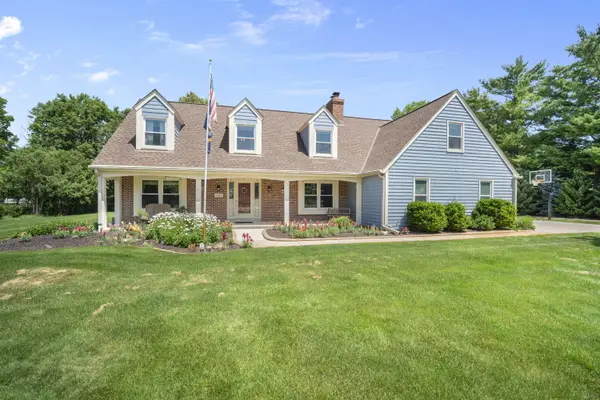 149 Hickory Dr, Delafield, WI 53018