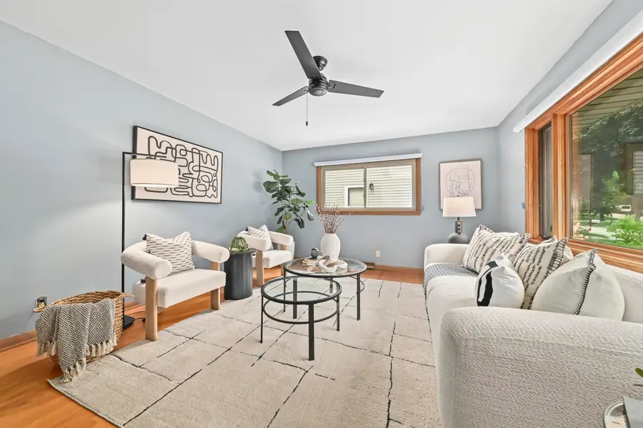11707 W Oxford Pl, Wauwatosa, WI 53226 - #2