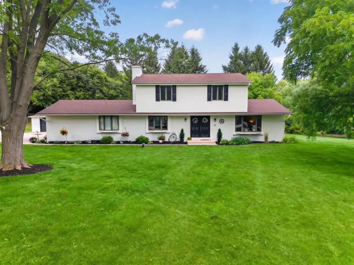 N8W27232 Woodridge Ln, Pewaukee, WI 53188 - #1