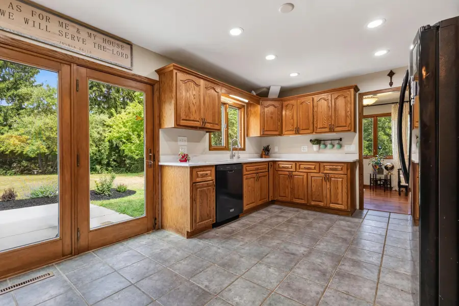 N8W27232 Woodridge Ln, Pewaukee, WI 53188 - #3