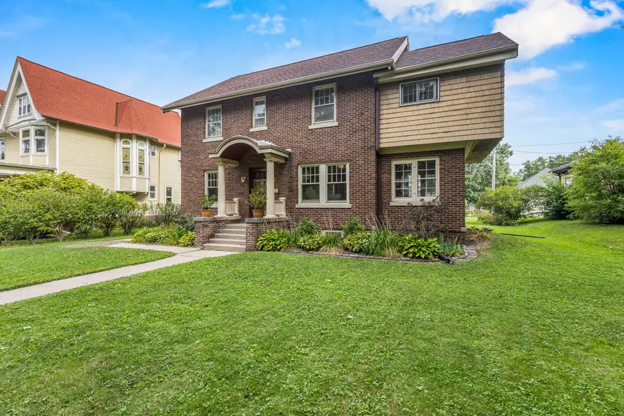 902 Clyman St, Watertown, WI 53094 - #2