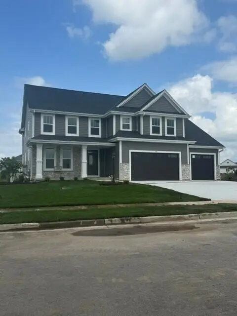 490 Talbots Woods Dr, Dousman, WI 53118 - #1