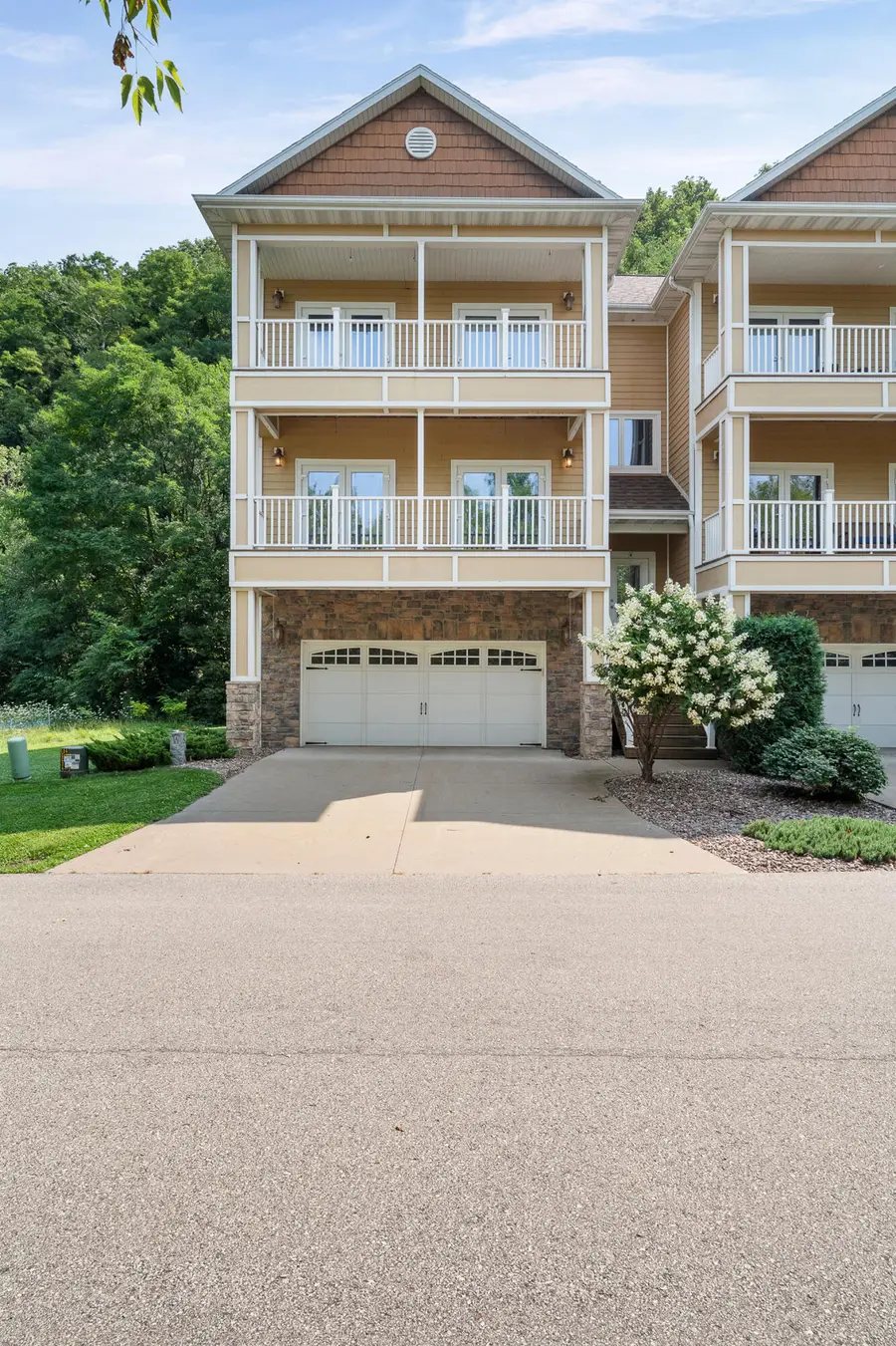 1322 Sunset Ct, La Crosse, WI 54601 - #2
