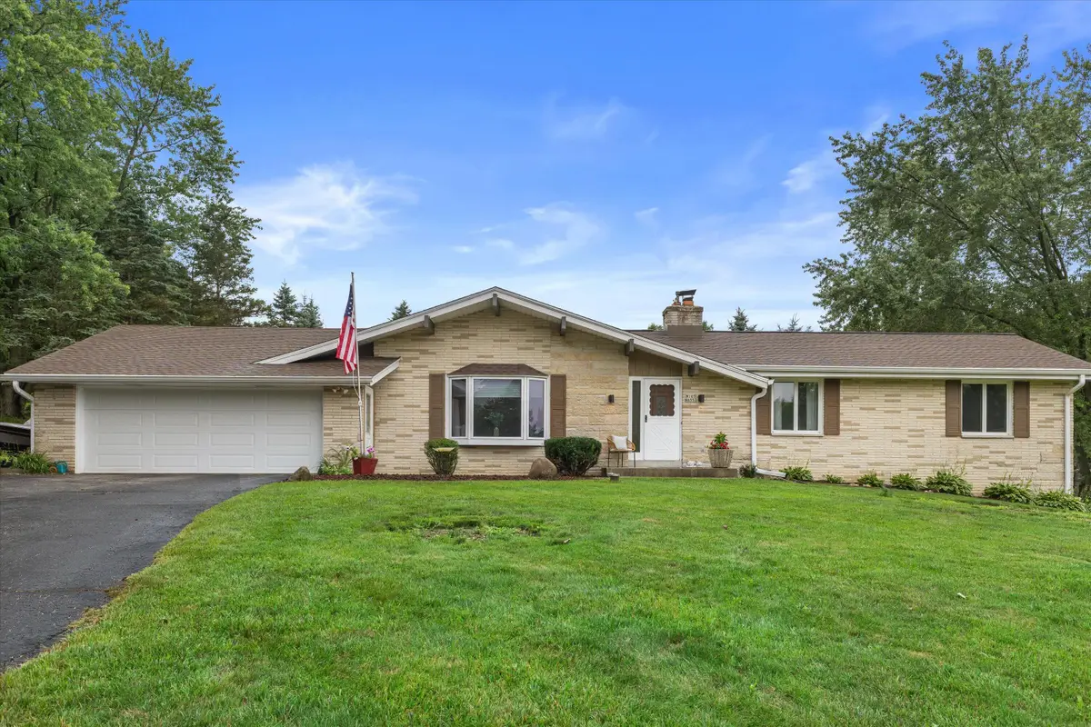 W265N6553 Beacon Hills Cir, Lisbon, WI 53089 - #1