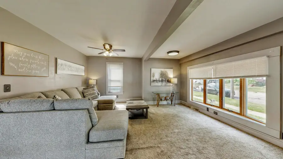 713 Charles St, Fort Atkinson, WI 53538 - #3