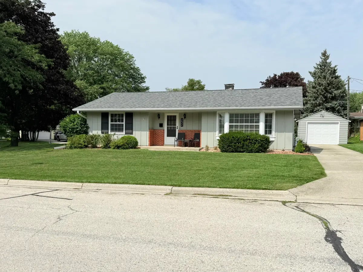 232 Crestwood Dr, Sheboygan Falls, WI 53085 - #1