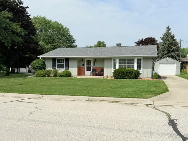 232 Crestwood Dr, Sheboygan Falls, WI 53085