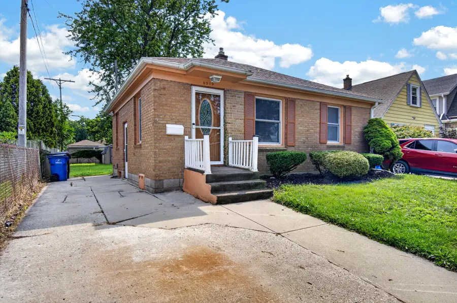 2313 Arlington Ave, Racine, WI 53403 - #2