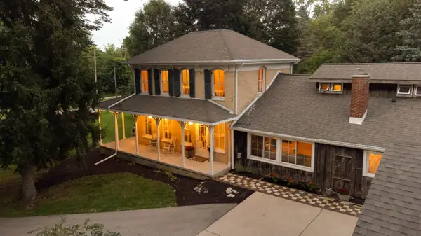 238 W Main St, Delafield, WI 53018