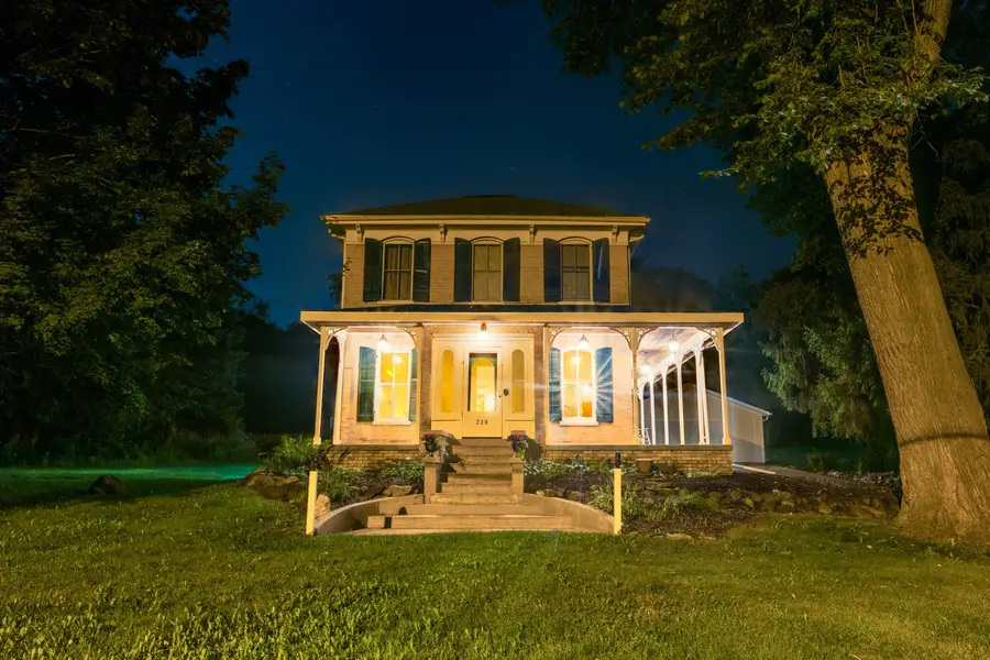 238 W Main St, Delafield, WI 53018 - #3
