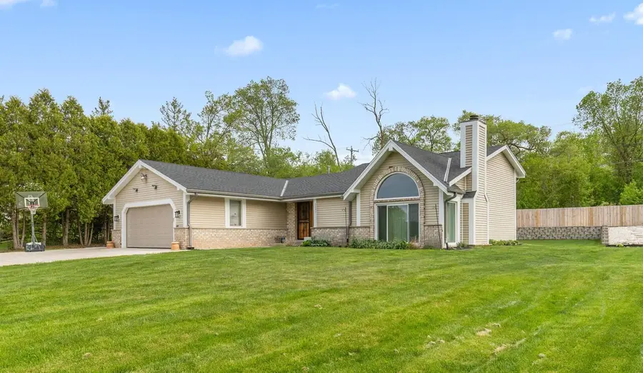 9201 W County Line Rd, Milwaukee, WI 53224 - #2