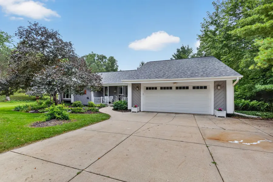 N71W27107 Meadow Wood Ln, Lisbon, WI 53089 - #2