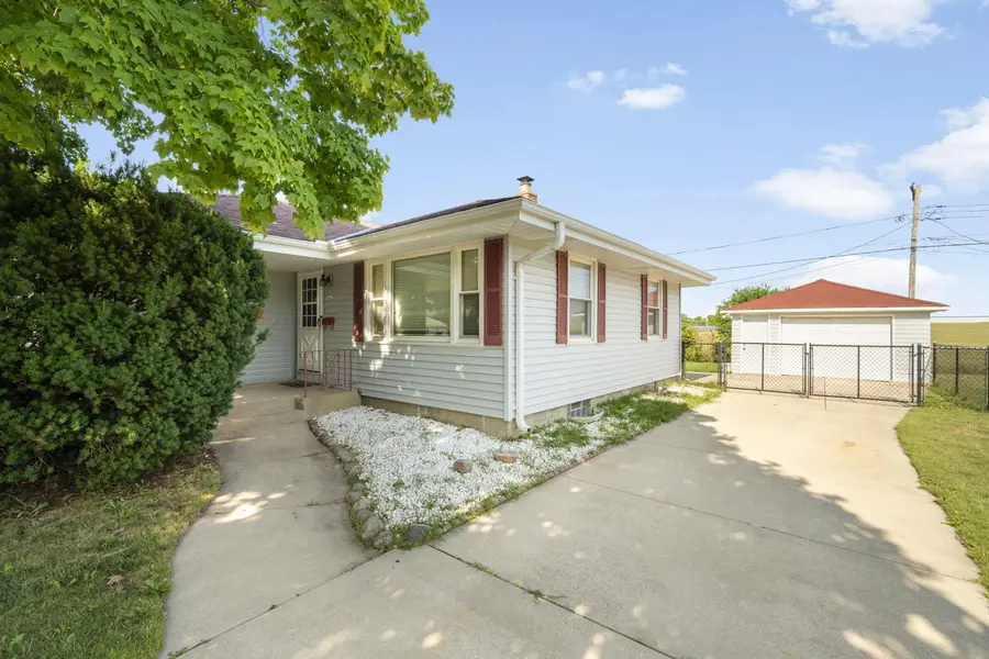 5462 N 103rd St, Milwaukee, WI 53225 - #2
