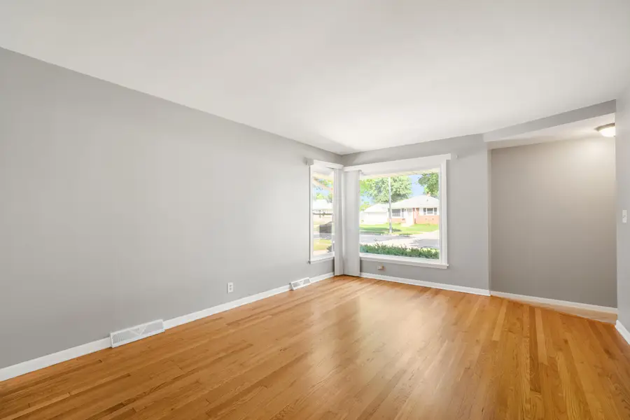 4921 N 104th St, Milwaukee, WI 53225 - #2