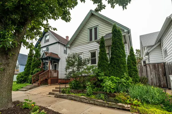 1931 N Bartlett Ave, Milwaukee, WI 53202