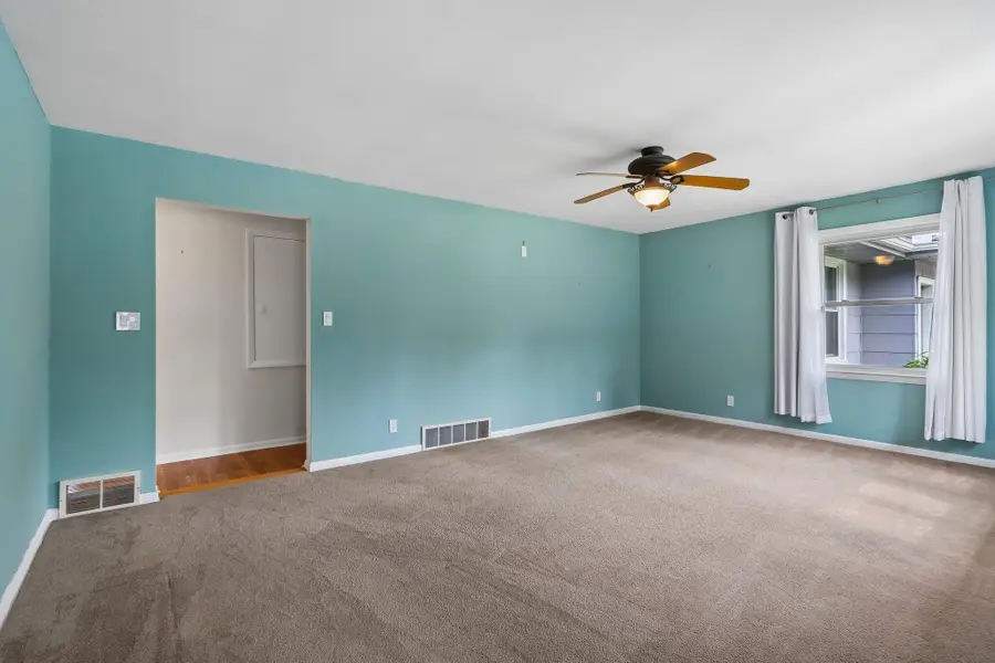 136 S Maple St, Oconomowoc, WI 53066 - #3