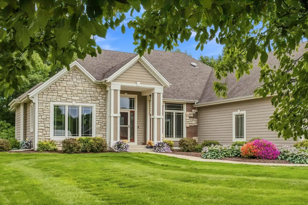 W144N9912 Sun Valley Trl, Germantown, WI 53022 - #1