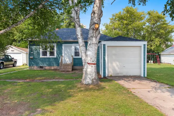 626 S 20th St, Manitowoc, WI 54220