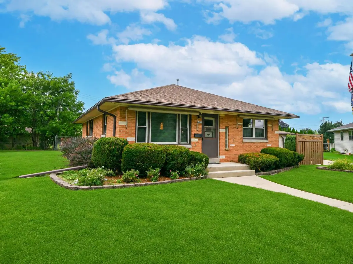 3220 S 82nd Ct, Milwaukee, WI 53219 - #1