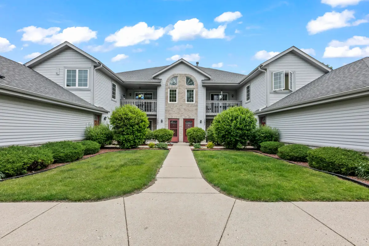 1097 Quinlan Dr, Pewaukee, WI 53072 - #1