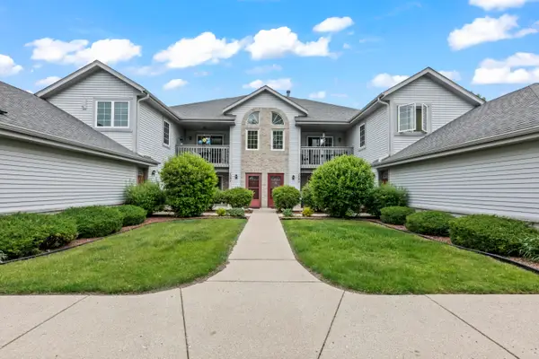 1097 Quinlan Dr, Pewaukee, WI 53072