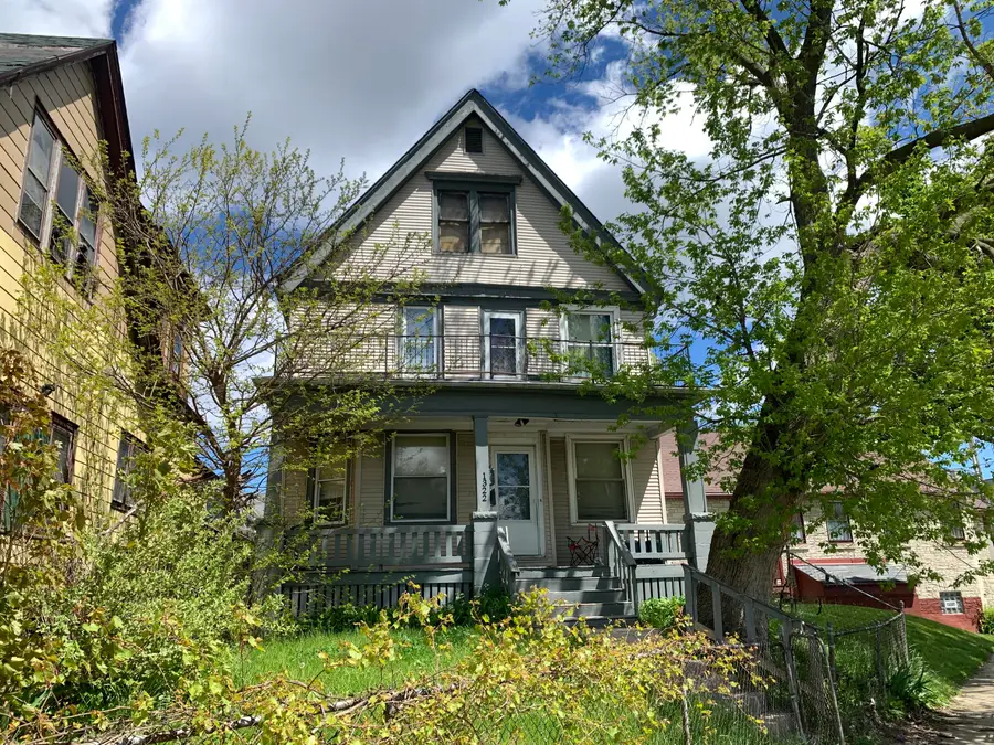 1322 W Hopkins St, Milwaukee, WI 53206 - #2