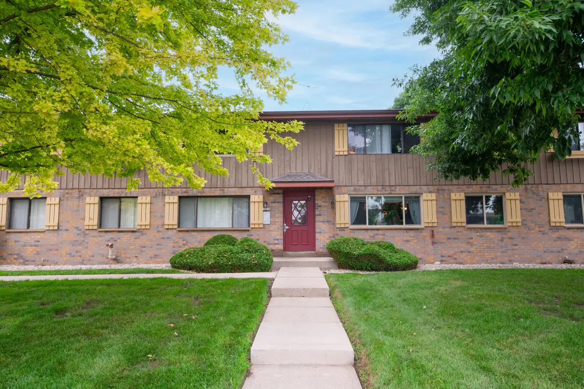 10376 W Whitnall Edge Ct, Franklin, WI 53132 - #1