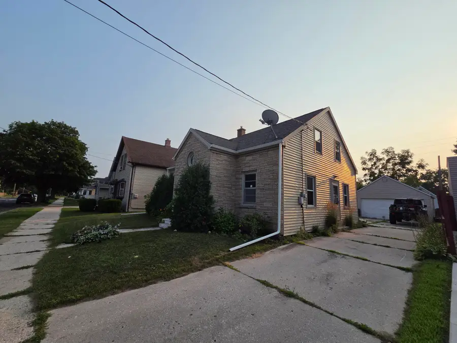 1312 S 18th St, Manitowoc, WI 54220 - #2