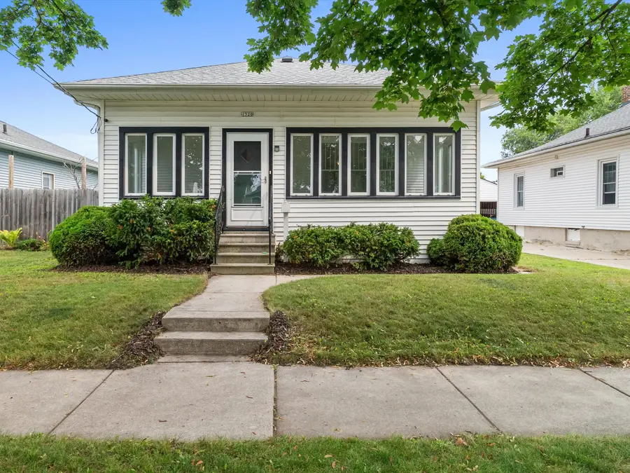 1520 Columbus St, Manitowoc, WI 54220 - #3